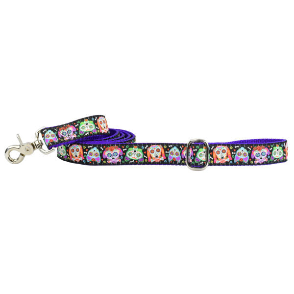 2 Hounds Design dog leash with colorful sugar skulls on black background – Dia de los Muertos theme with purple lining