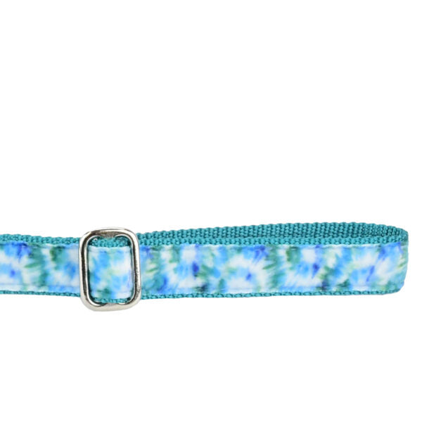 Close-up of teal tie-dye velvet dog leash handle with adjustable feature by 2 Hounds Design