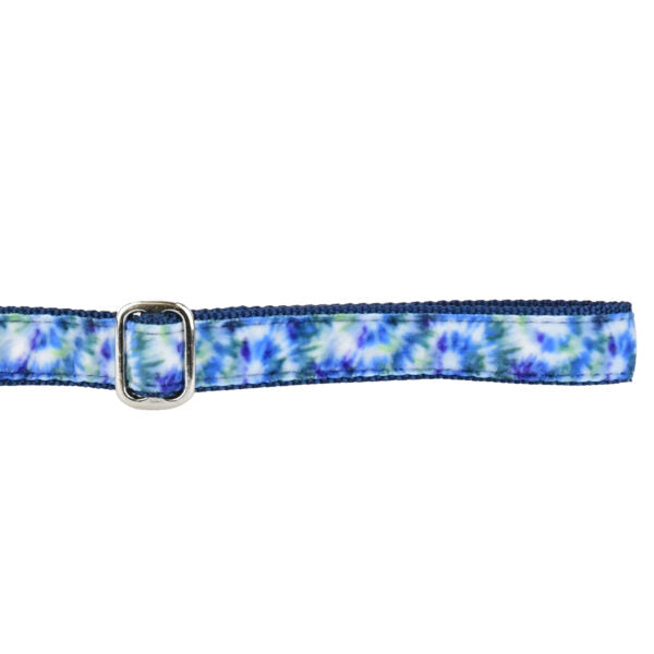 Close-up of navy tie-dye velvet dog leash handle with adjustable feature by 2 Hounds Design