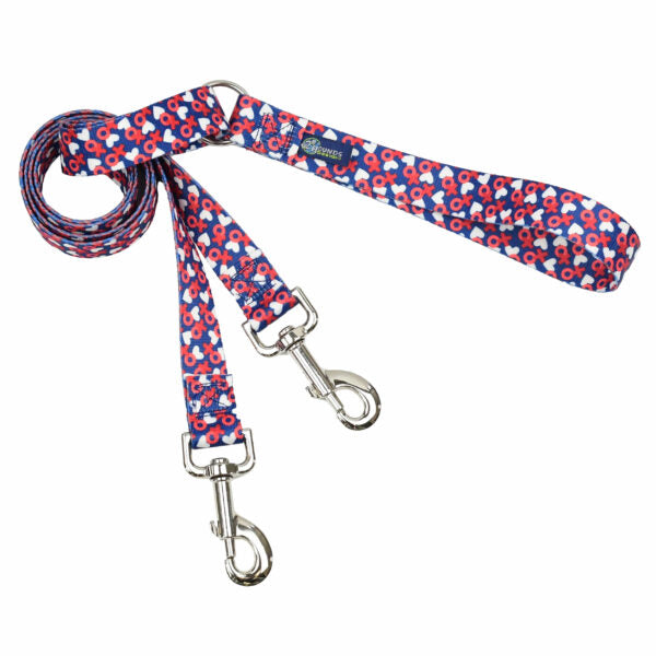 Playful red and white hugs and kisses (XOXO) print on blue – double connection leash by 2 Hounds Design. - Earthstyle