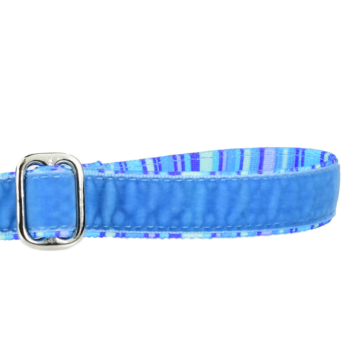 Close-up of the blue striped swiss velvet dog leash with adjustable handle